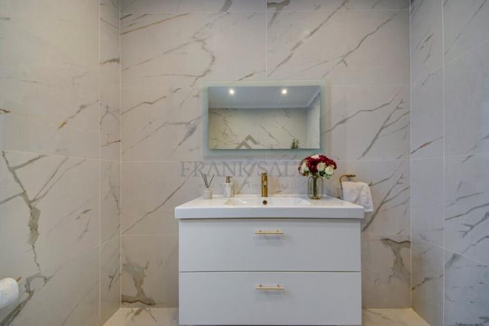 Image No.15-4 Bed Maisonette for sale