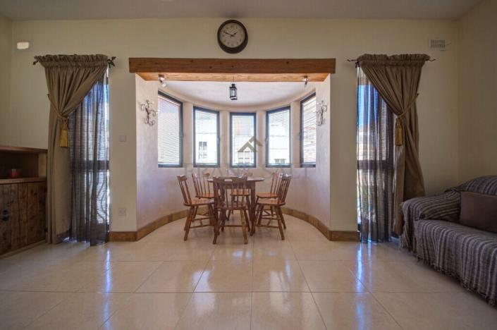 Image No.2-3 Bed Maisonette for sale