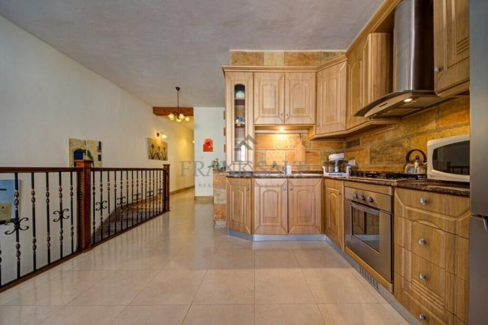 Image No.3-3 Bed Maisonette for sale