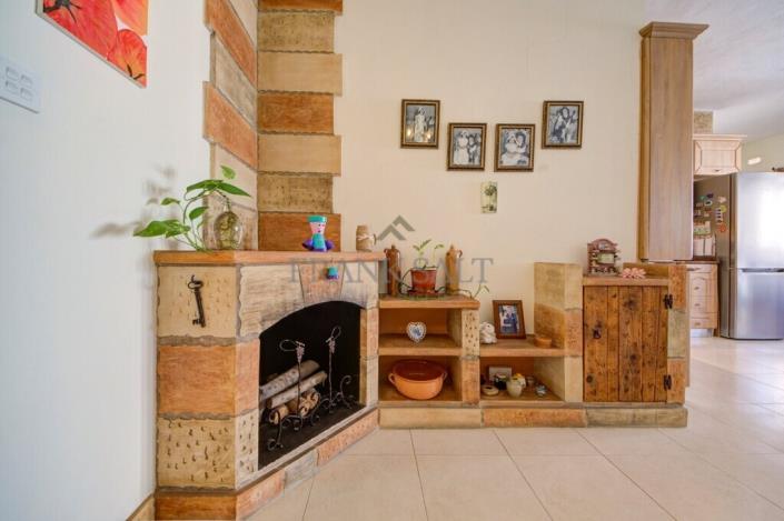 Image No.6-3 Bed Maisonette for sale