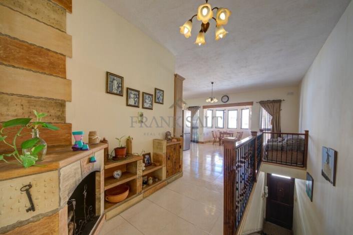 Image No.7-3 Bed Maisonette for sale