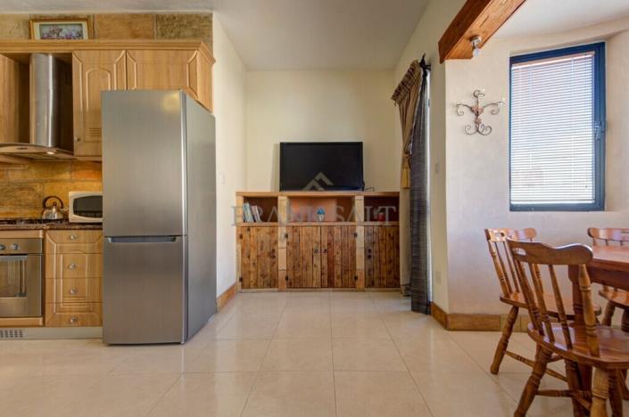 Image No.8-3 Bed Maisonette for sale