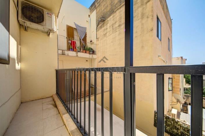 Image No.17-3 Bed Maisonette for sale