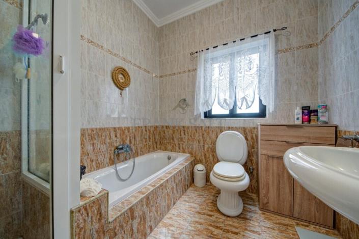 Image No.22-3 Bed Maisonette for sale