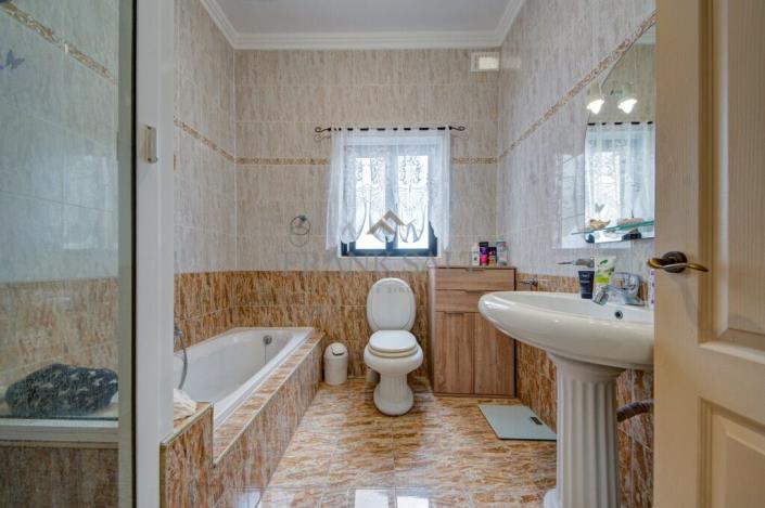 Image No.23-3 Bed Maisonette for sale