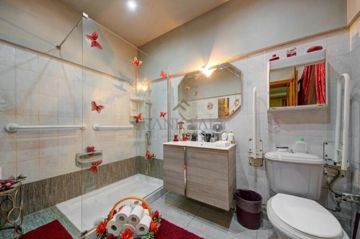 Image No.9-2 Bed Maisonette for sale