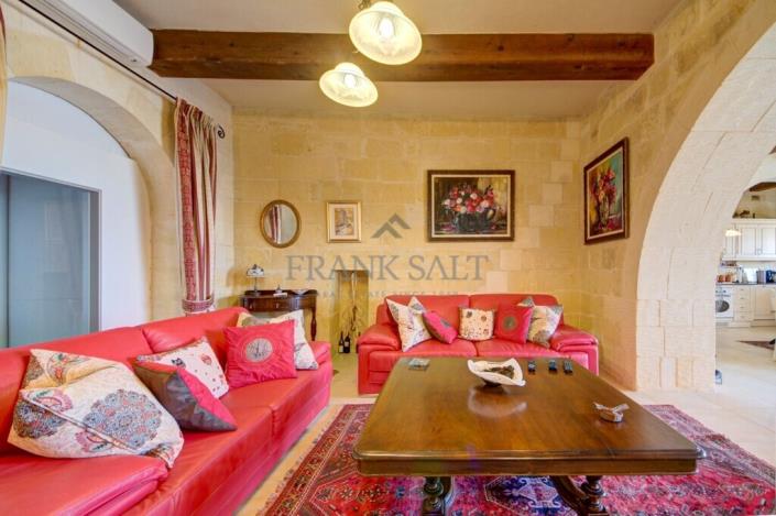 Image No.2-4 Bed Townhouse for sale