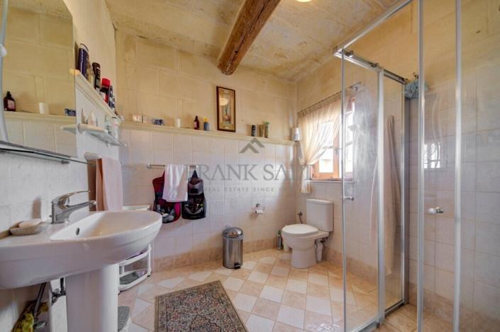 Image No.23-4 Bed Townhouse for sale