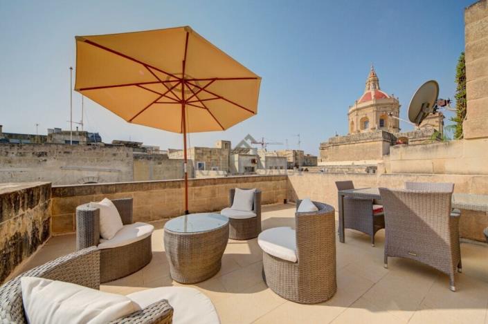 Image No.26-4 Bed Townhouse for sale