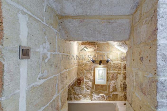 Image No.2-2 Bed Townhouse for sale