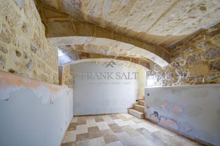 Image No.9-2 Bed Townhouse for sale