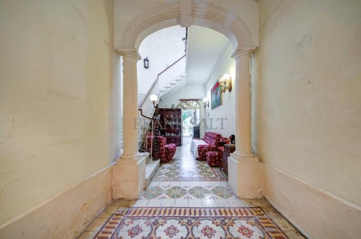 Image No.9-2 Bed Townhouse for sale