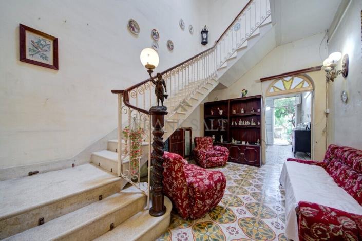 Image No.10-2 Bed Townhouse for sale