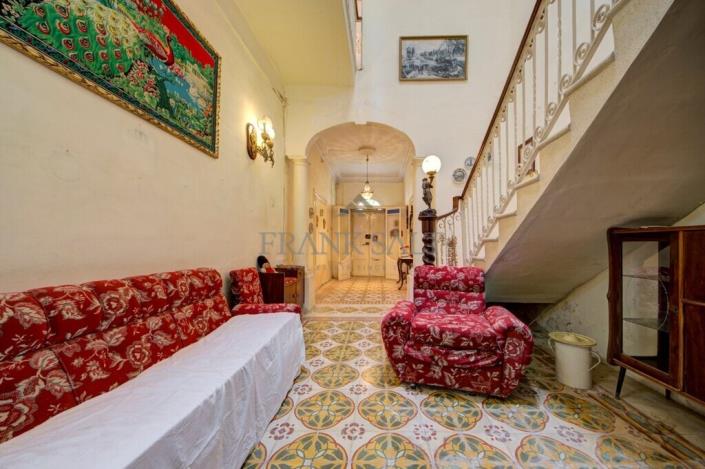 Image No.12-2 Bed Townhouse for sale