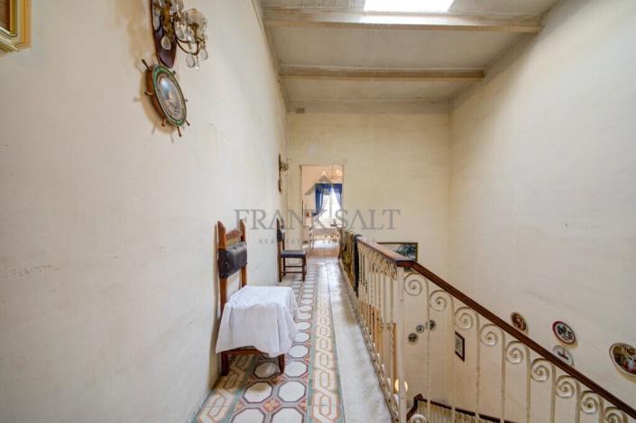 Image No.18-2 Bed Townhouse for sale