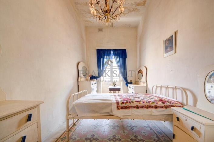 Image No.20-2 Bed Townhouse for sale