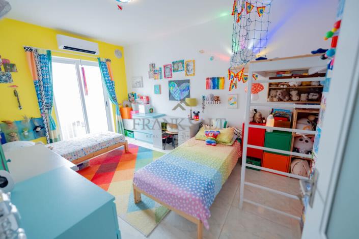 Image No.23-5 Bed Apartment for sale