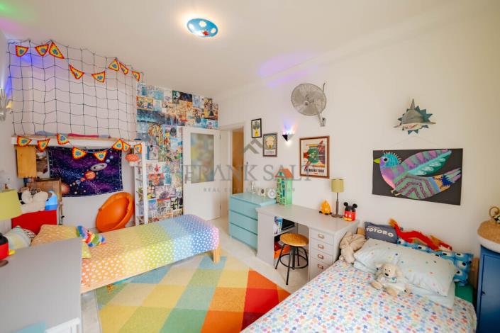 Image No.24-5 Bed Apartment for sale