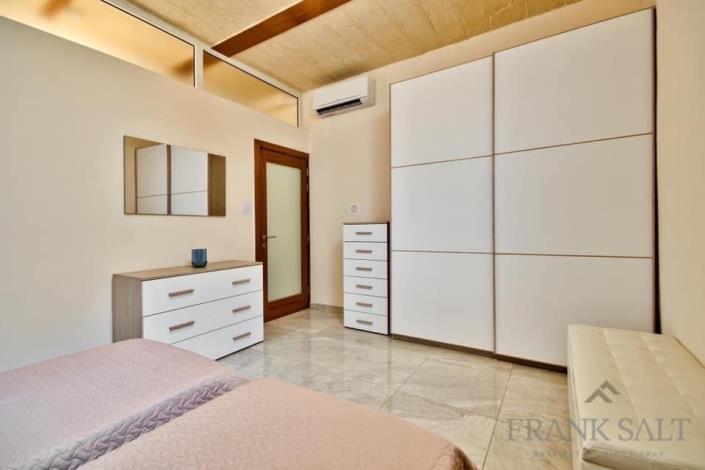 Image No.8-2 Bed Maisonette for sale