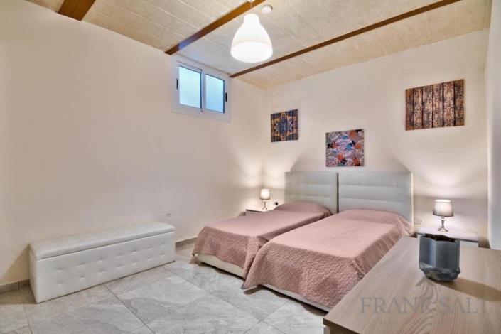 Image No.10-2 Bed Maisonette for sale