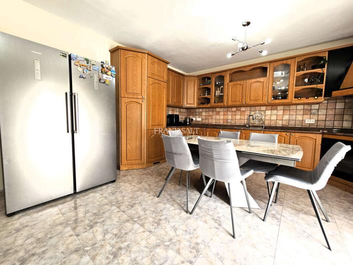 Image No.18-3 Bed Maisonette for sale