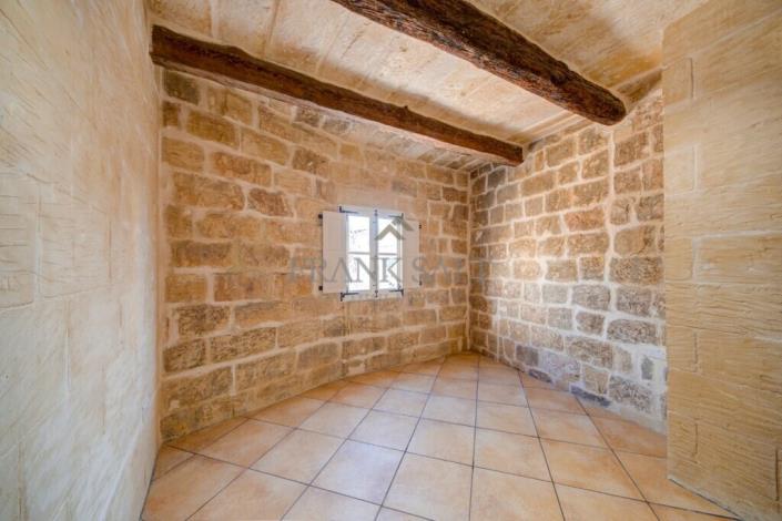 Image No.9-3 Bed Townhouse for sale