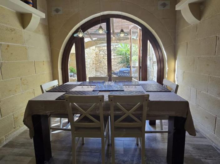 Image No.2-2 Bed Townhouse for sale