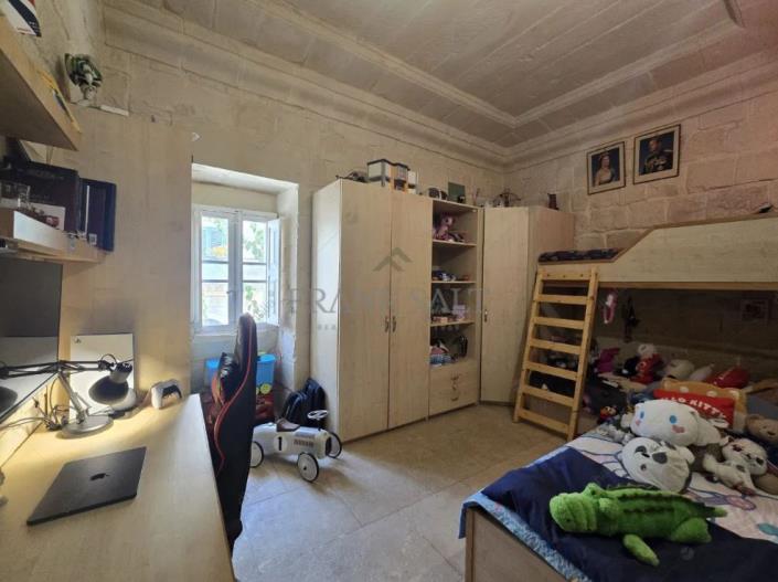 Image No.5-2 Bed Townhouse for sale