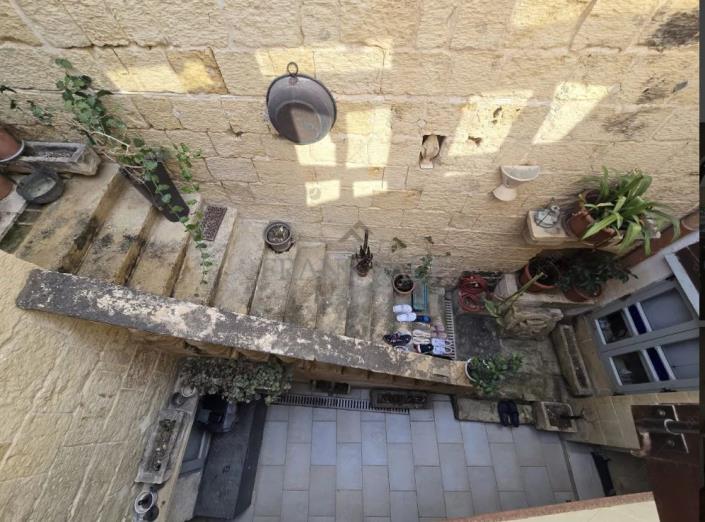 Image No.7-2 Bed Townhouse for sale