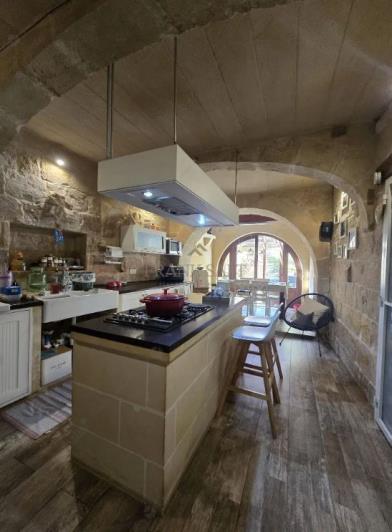 Image No.10-2 Bed Townhouse for sale