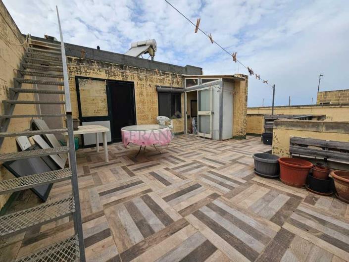 Image No.4-2 Bed Maisonette for sale