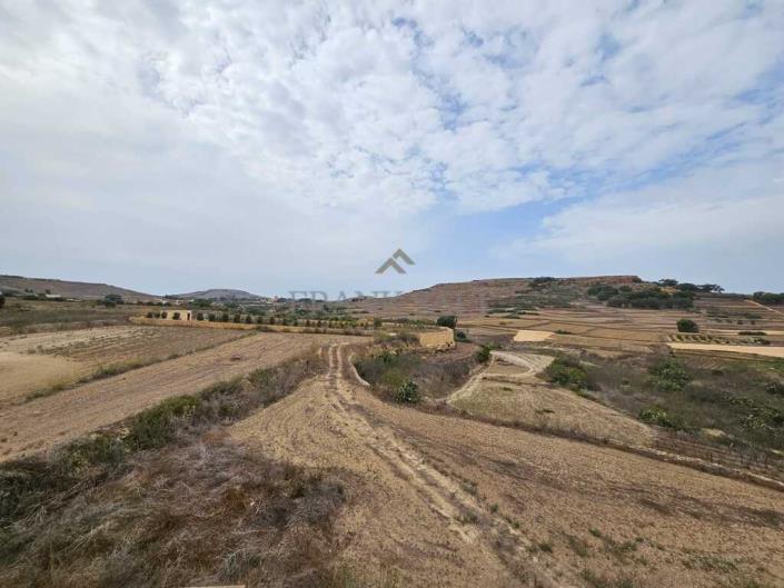 Image No.23-2 Bed Maisonette for sale