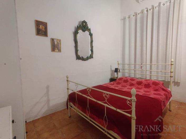 Image No.14-2 Bed Townhouse for sale