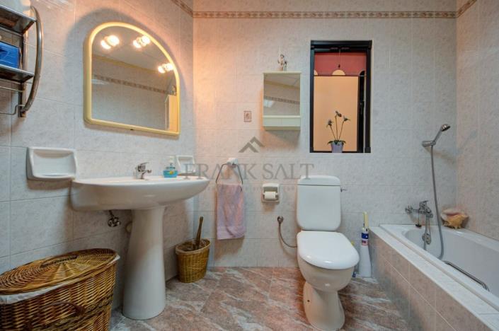 Image No.12-3 Bed Apartment for sale