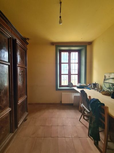 Image No.18-8 Bed House for sale