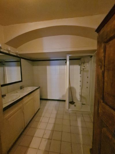 Image No.22-8 Bed House for sale