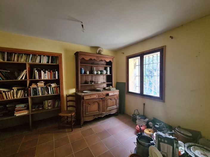 Image No.23-8 Bed House for sale