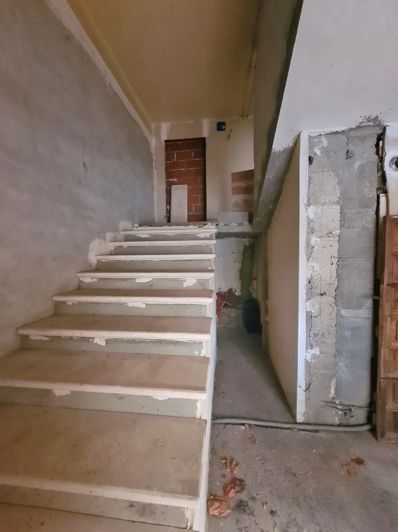 Image No.24-8 Bed House for sale