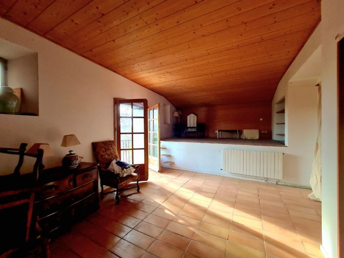 Image No.28-8 Bed House for sale