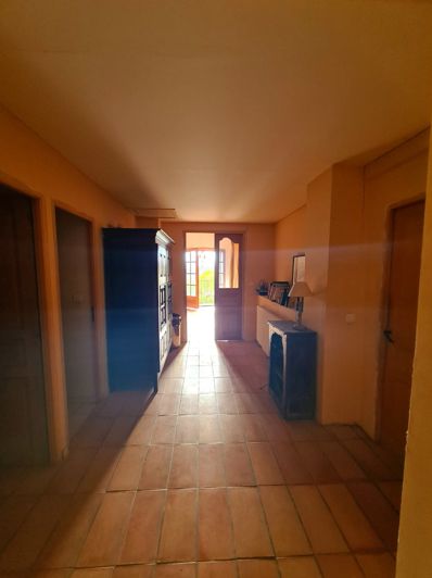 Image No.32-8 Bed House for sale