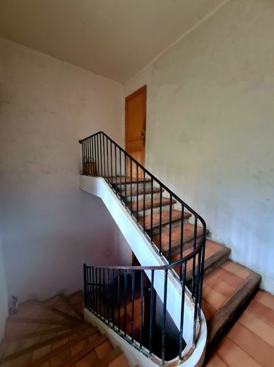 Image No.30-8 Bed House for sale