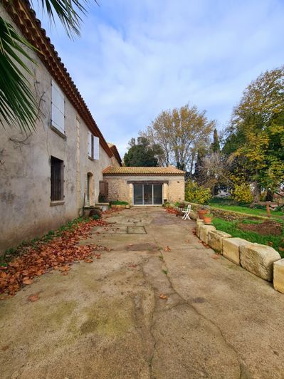 Image No.8-8 Bed House for sale