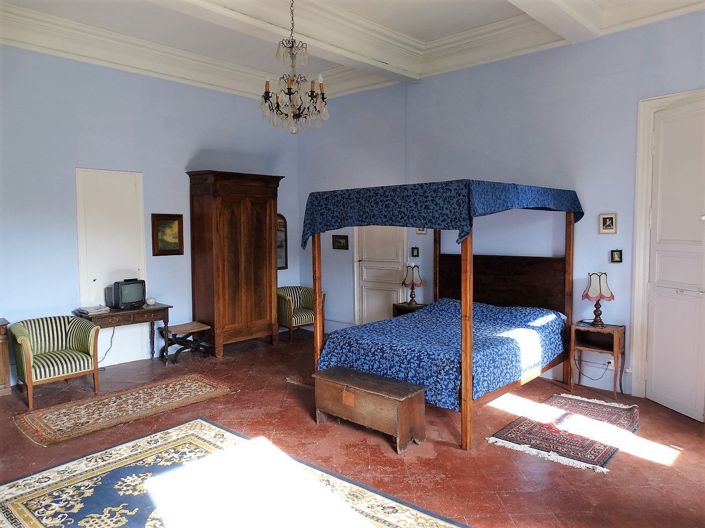 Image No.23-13 Bed Property for sale