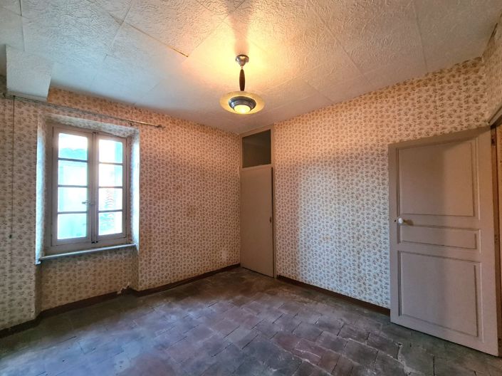 Image No.10-3 Bed House for sale