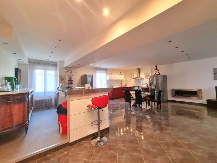 Image No.11-5 Bed House for sale