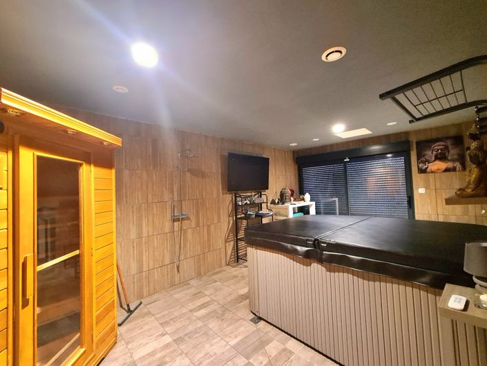 Image No.27-5 Bed House for sale