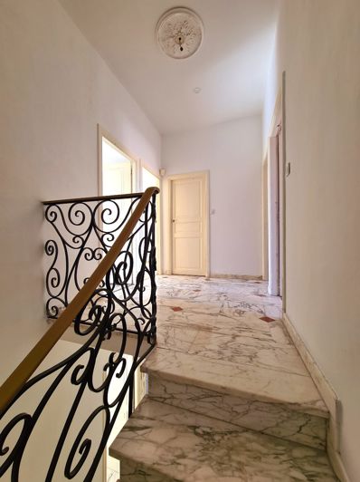 Image No.17-5 Bed House for sale