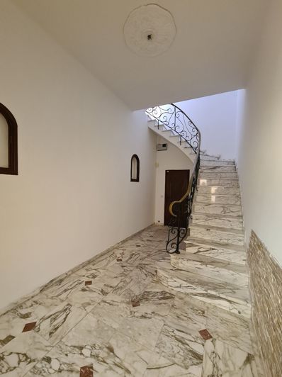 Image No.6-5 Bed House for sale