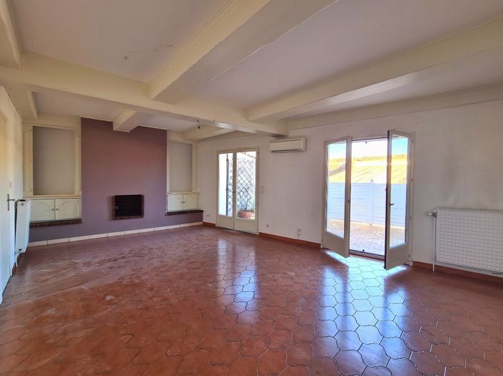 Image No.8-5 Bed House for sale