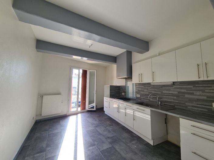 Image No.9-5 Bed House for sale